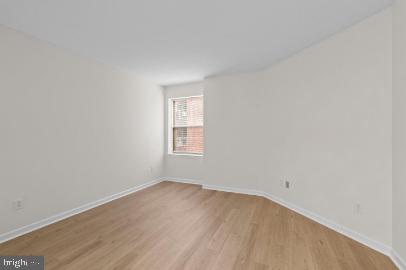 960 Fell Street, Unit 402 Baltimore, MD 21231 - Photo 12 of 18 an empty room with a window