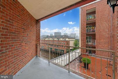 960 Fell Street, Unit 402 Baltimore, MD 21231 - Photo 18 of 18 a view of a balcony