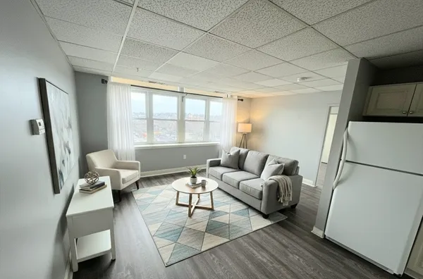 $2,100 | 340 Main Street, Unit 702, Melrose, MA 02176