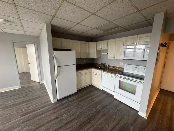 $2,100 | 340 Main Street, Unit 702, Melrose, MA 02176
