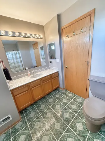 $304,900 | 8416 Stratford Drive, Tinley Park, IL 60487