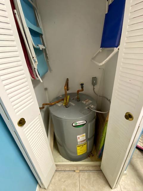 501 South Seas Drive, Unit 406 Jupiter, FL 33477 - Photo 13 of 15 Hot water tank