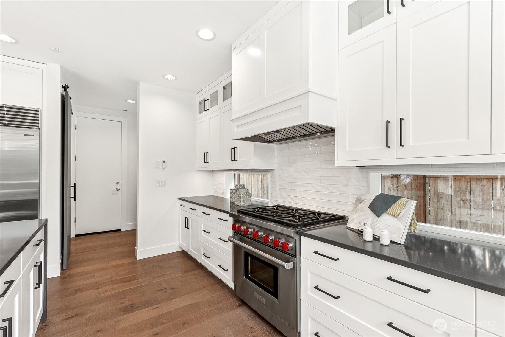 8426 Southeast 37th Street Mercer Island, WA 98040 - Photo 11 of 34