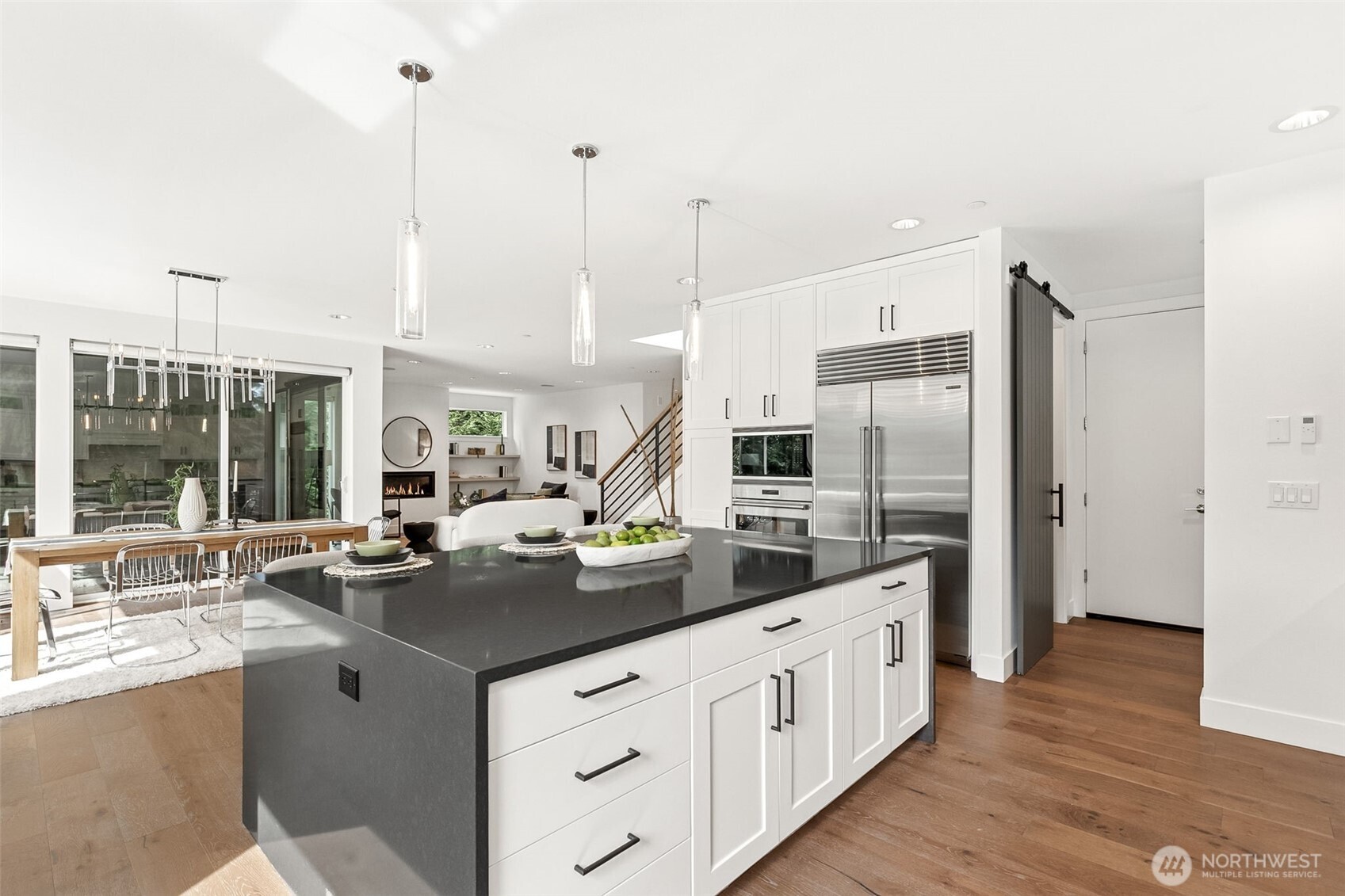 8426 Southeast 37th Street Mercer Island, WA 98040 - Photo 12 of 34