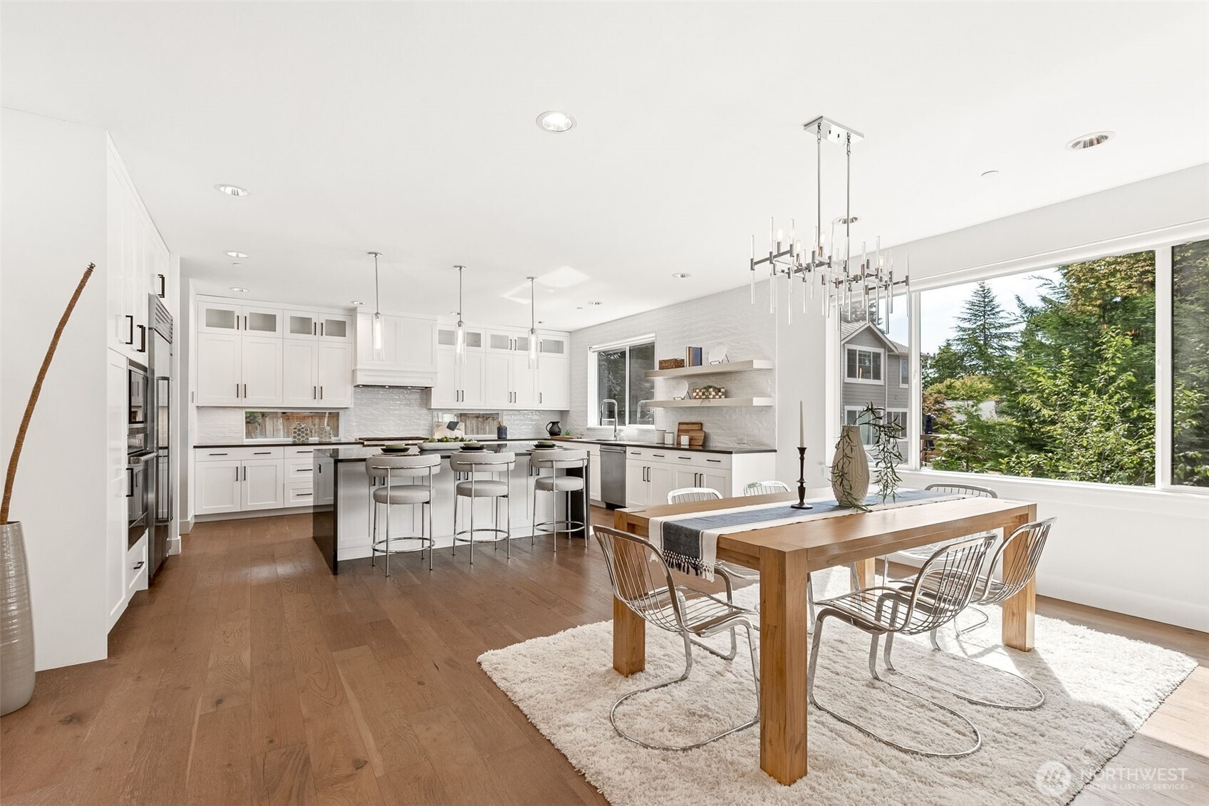 8426 Southeast 37th Street Mercer Island, WA 98040 - Photo 6 of 34