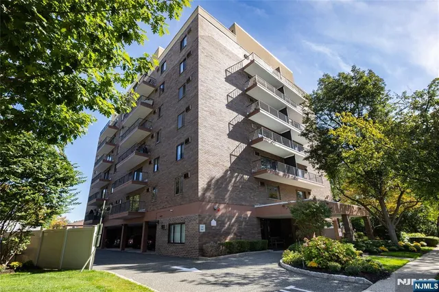 $319,000 | 140 Euclid Avenue, Unit 1H, Hackensack, NJ 07601