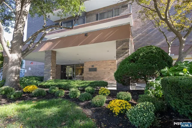 $319,000 | 140 Euclid Avenue, Unit 1H, Hackensack, NJ 07601