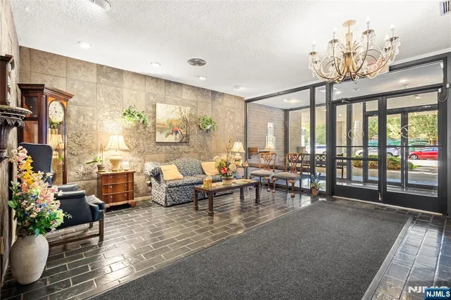 $319,000 | 140 Euclid Avenue, Unit 1H, Hackensack, NJ 07601