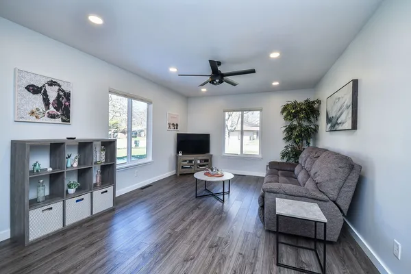 $275,000 | 327 South Jackson Street, Batavia, IL 60510