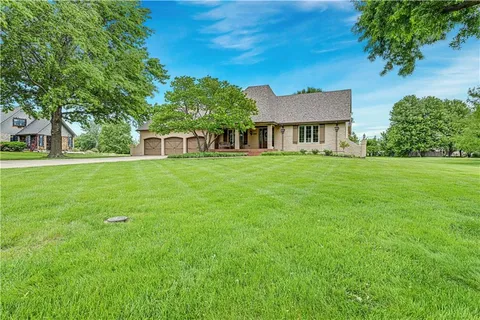 $900,000 | 11260 West 155th Terrace, Overland Park, KS 66221