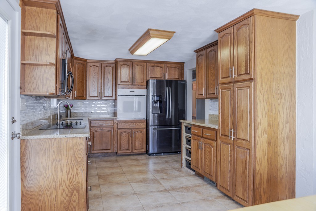 15 Worcester Road Peabody, MA 01960 - Photo 8 of 30 Gallery Image 8