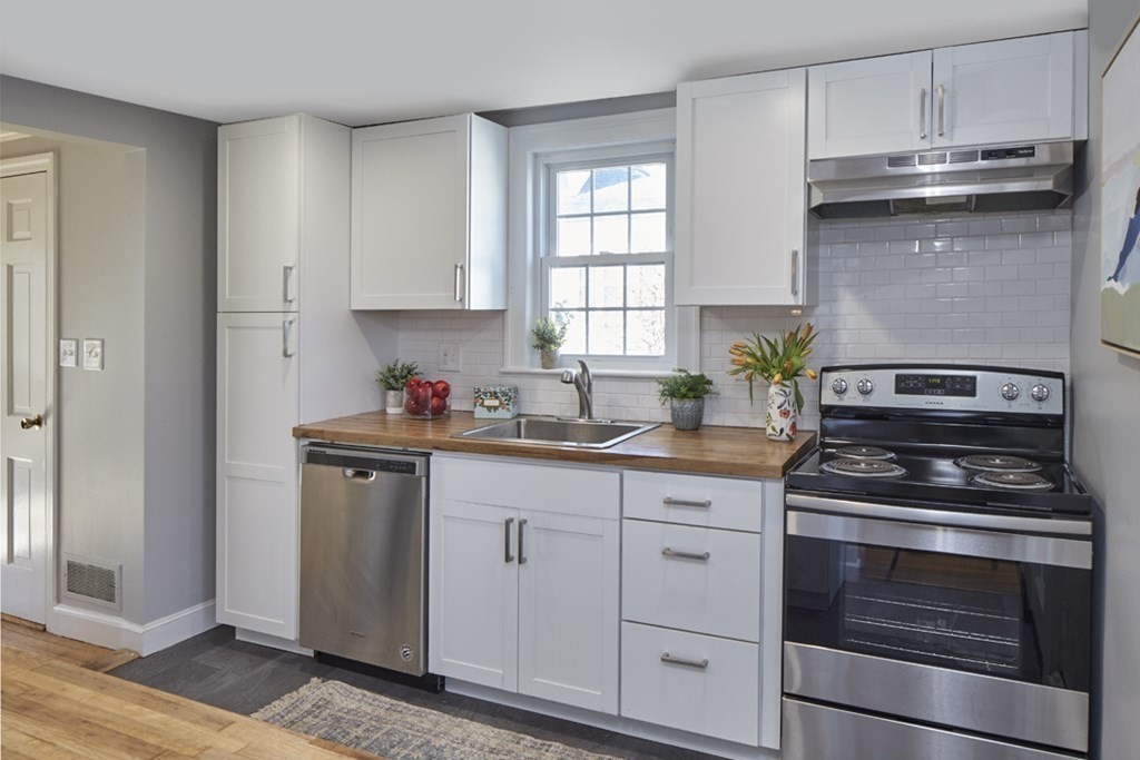 14 Mayflower Road Arlington, MA 02478 - Photo 5 of 11 Gallery Image 5