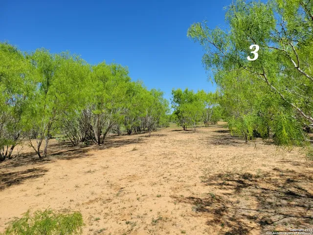 $250,000 | Lot 1 Cr 7421, Yancey, TX 78886
