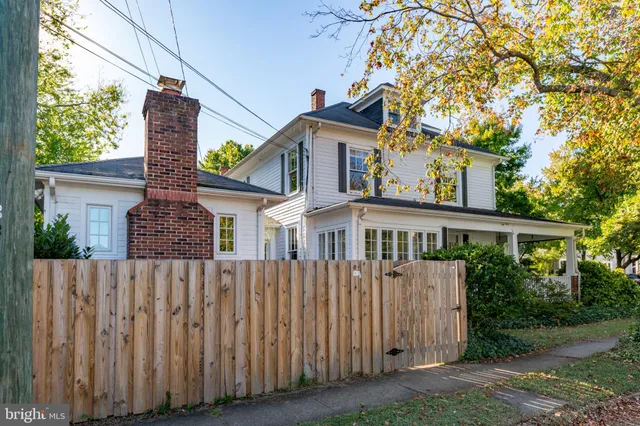 $775,000 | 900 Wolfe Street, Fredericksburg, VA 22401