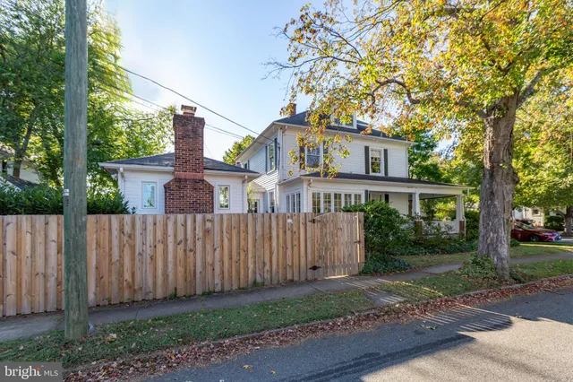 $775,000 | 900 Wolfe Street, Fredericksburg, VA 22401