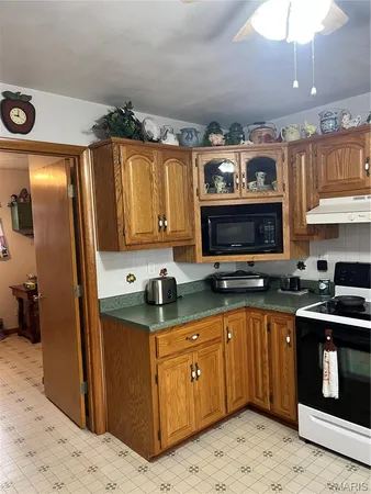 $176,000 | 811 South Court Street, Bowling Green, MO 63334