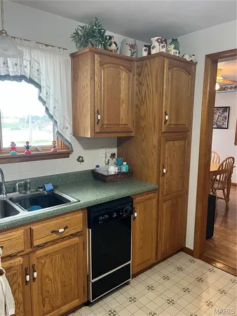 $176,000 | 811 South Court Street, Bowling Green, MO 63334