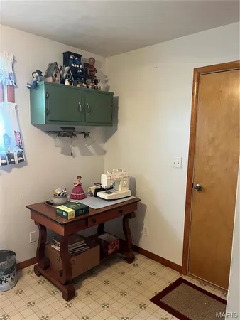 $176,000 | 811 South Court Street, Bowling Green, MO 63334