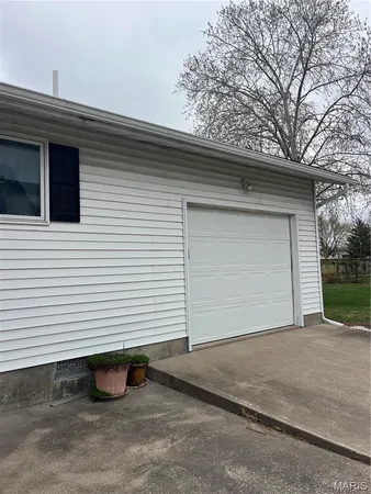 $176,000 | 811 South Court Street, Bowling Green, MO 63334