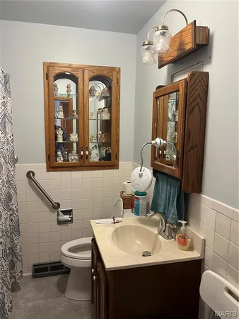 $176,000 | 811 South Court Street, Bowling Green, MO 63334
