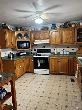 $176,000 | 811 South Court Street, Bowling Green, MO 63334