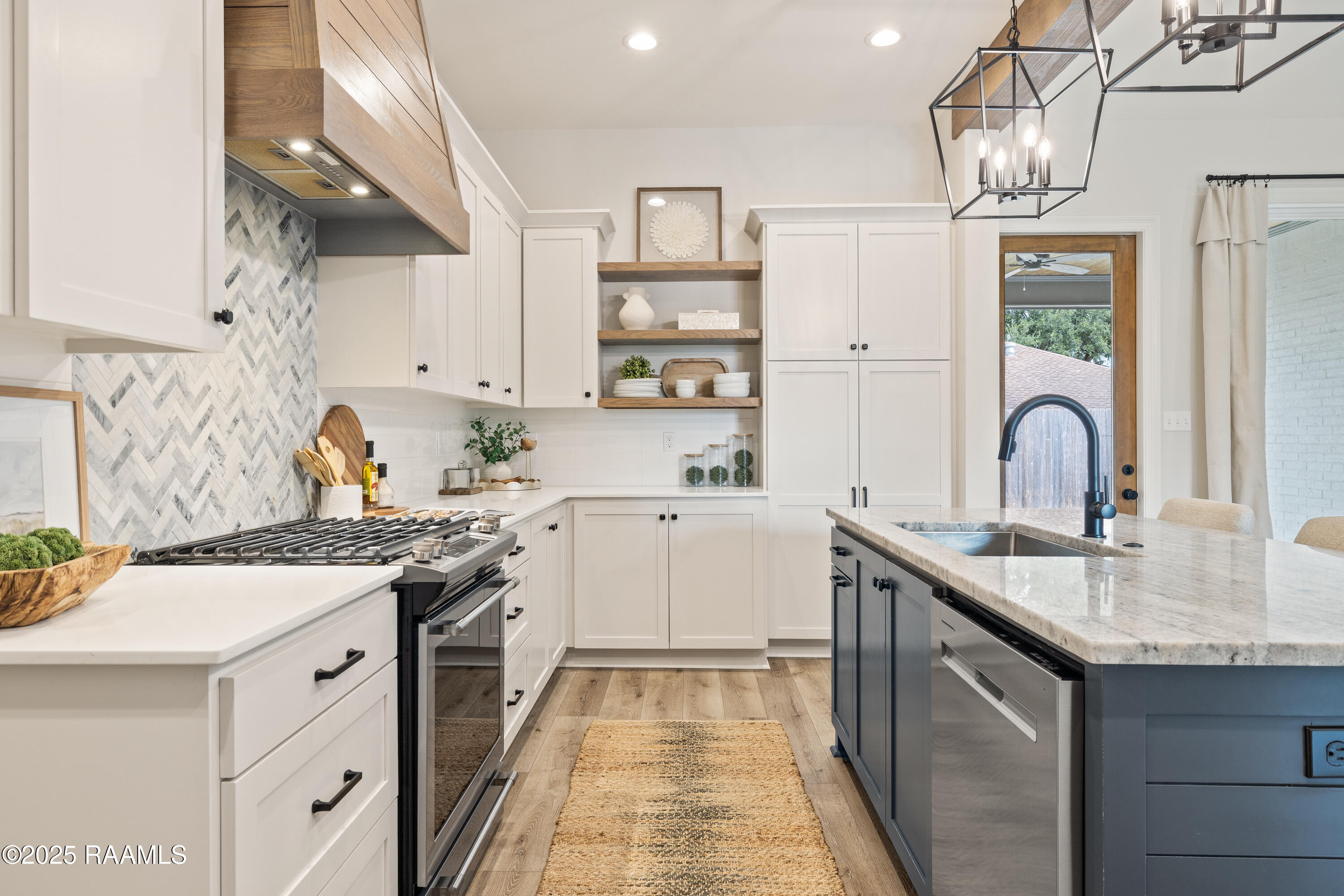 112 Sanctuary Lane Lafayette, LA 70503 - Photo 13 of 32 112 Sanctuary Ln-11