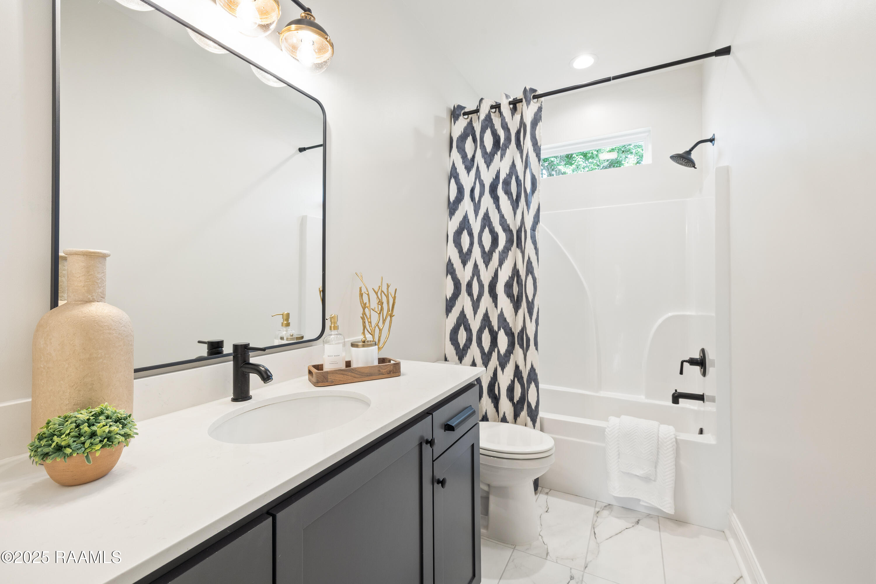 112 Sanctuary Lane Lafayette, LA 70503 - Photo 31 of 32 112 Sanctuary Ln-28