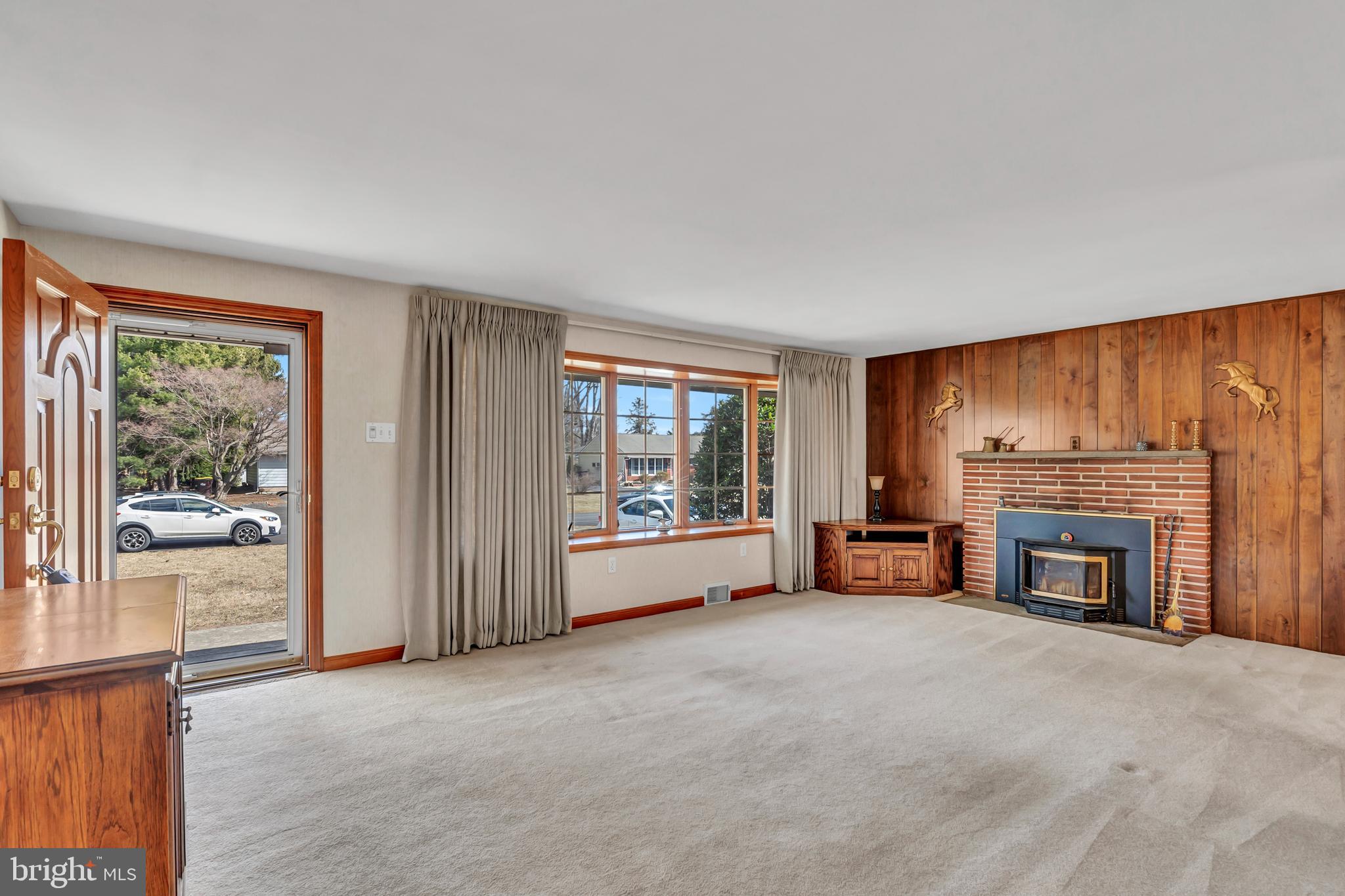 622 Winding Road Horsham, PA 19044 - Photo 5 of 28 Gallery Image 5