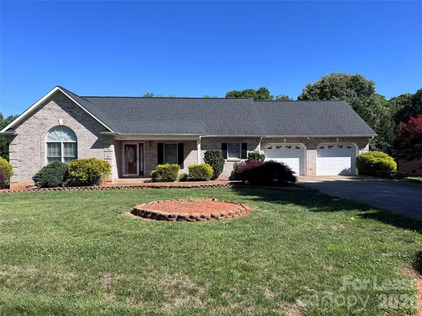$2,500 | 2187 Silver Fox Trail, Hickory, NC 28601