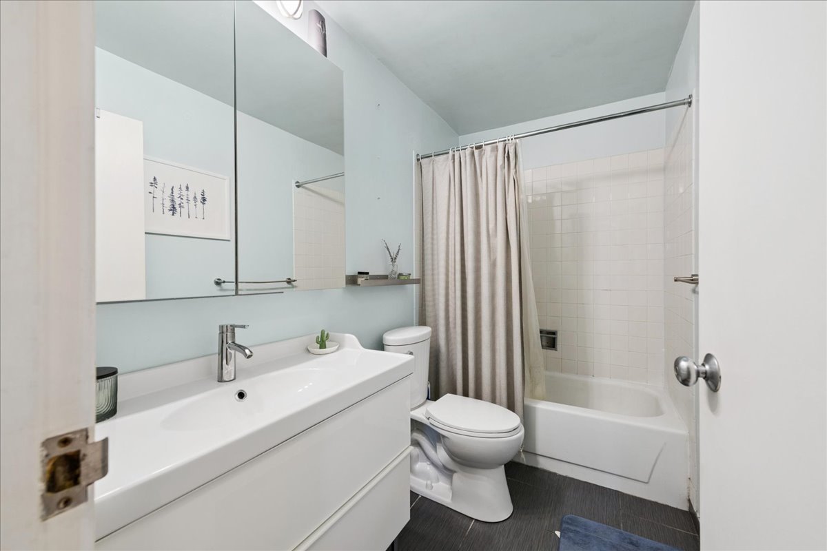 5320 North Sheridan Road, Unit 1911 Chicago, IL 60640 - Photo 24 of 26