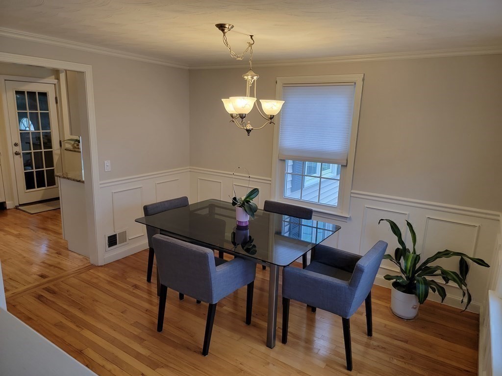 137 Temple Road Waltham, MA 02452 - Photo 5 of 16 Gallery Image 5