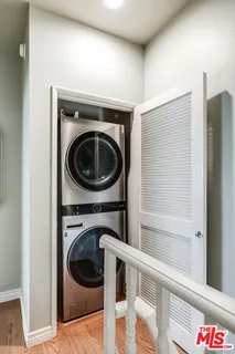 $1,115,000 | 4444 Moorpark Way, Unit 202, Toluca Lake, CA 91602