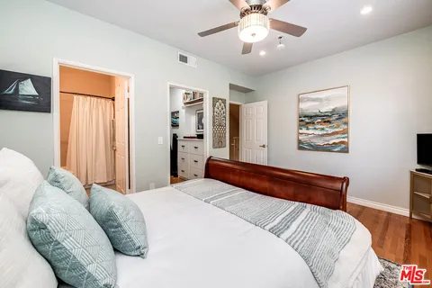 $1,115,000 | 4444 Moorpark Way, Unit 202, Toluca Lake, CA 91602