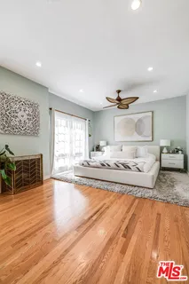 $1,115,000 | 4444 Moorpark Way, Unit 202, Toluca Lake, CA 91602