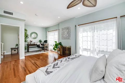 $1,115,000 | 4444 Moorpark Way, Unit 202, Toluca Lake, CA 91602