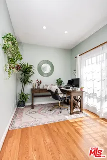 $1,115,000 | 4444 Moorpark Way, Unit 202, Toluca Lake, CA 91602