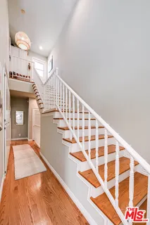 $1,115,000 | 4444 Moorpark Way, Unit 202, Toluca Lake, CA 91602