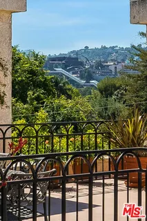 $1,115,000 | 4444 Moorpark Way, Unit 202, Toluca Lake, CA 91602