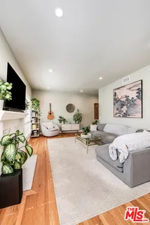 $1,115,000 | 4444 Moorpark Way, Unit 202, Toluca Lake, CA 91602