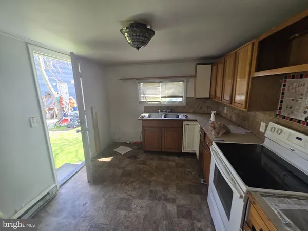 $185,700 | 60 East Railroad Avenue, Selbyville, DE 19975