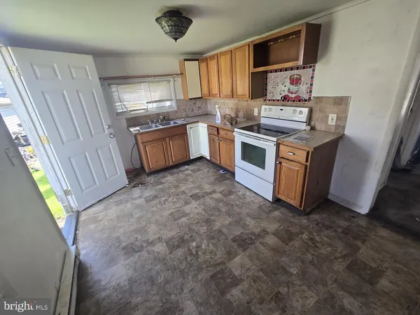 $185,700 | 60 East Railroad Avenue, Selbyville, DE 19975