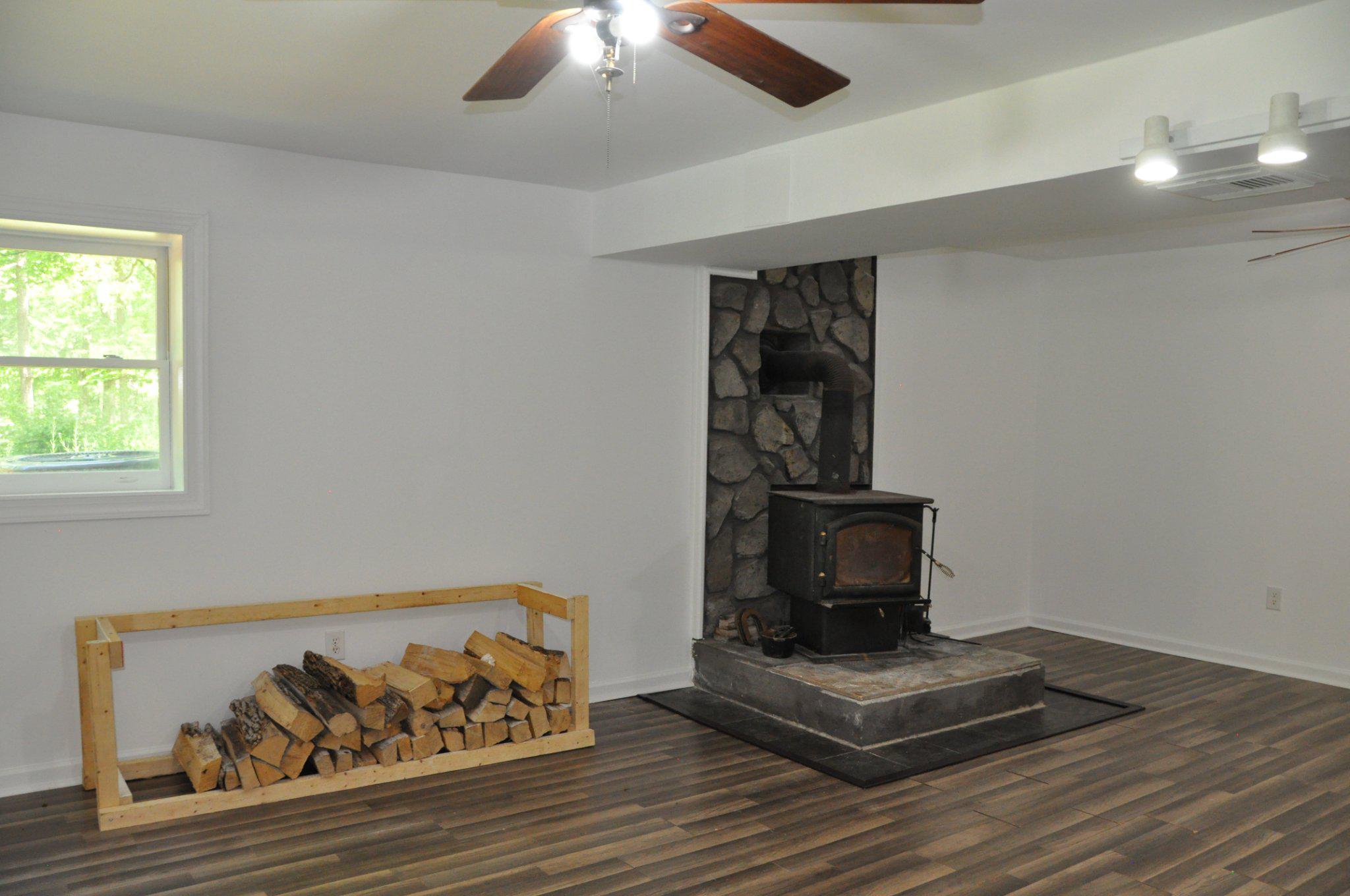 28 Henry Way Linden, VA 22642 - Photo 30 of 39 a living room with furniture