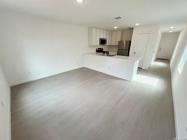 $1,395 | 3008 Carnelian Trail, San Antonio, TX 78264