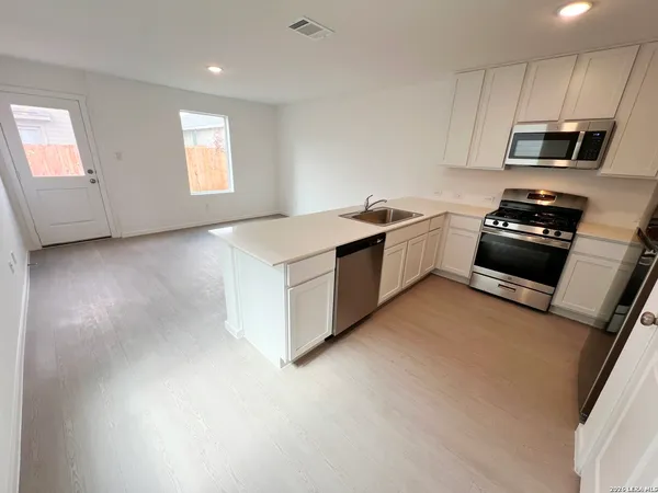 $1,395 | 3008 Carnelian Trail, San Antonio, TX 78264