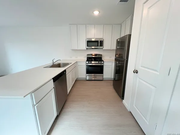$1,395 | 3008 Carnelian Trail, San Antonio, TX 78264