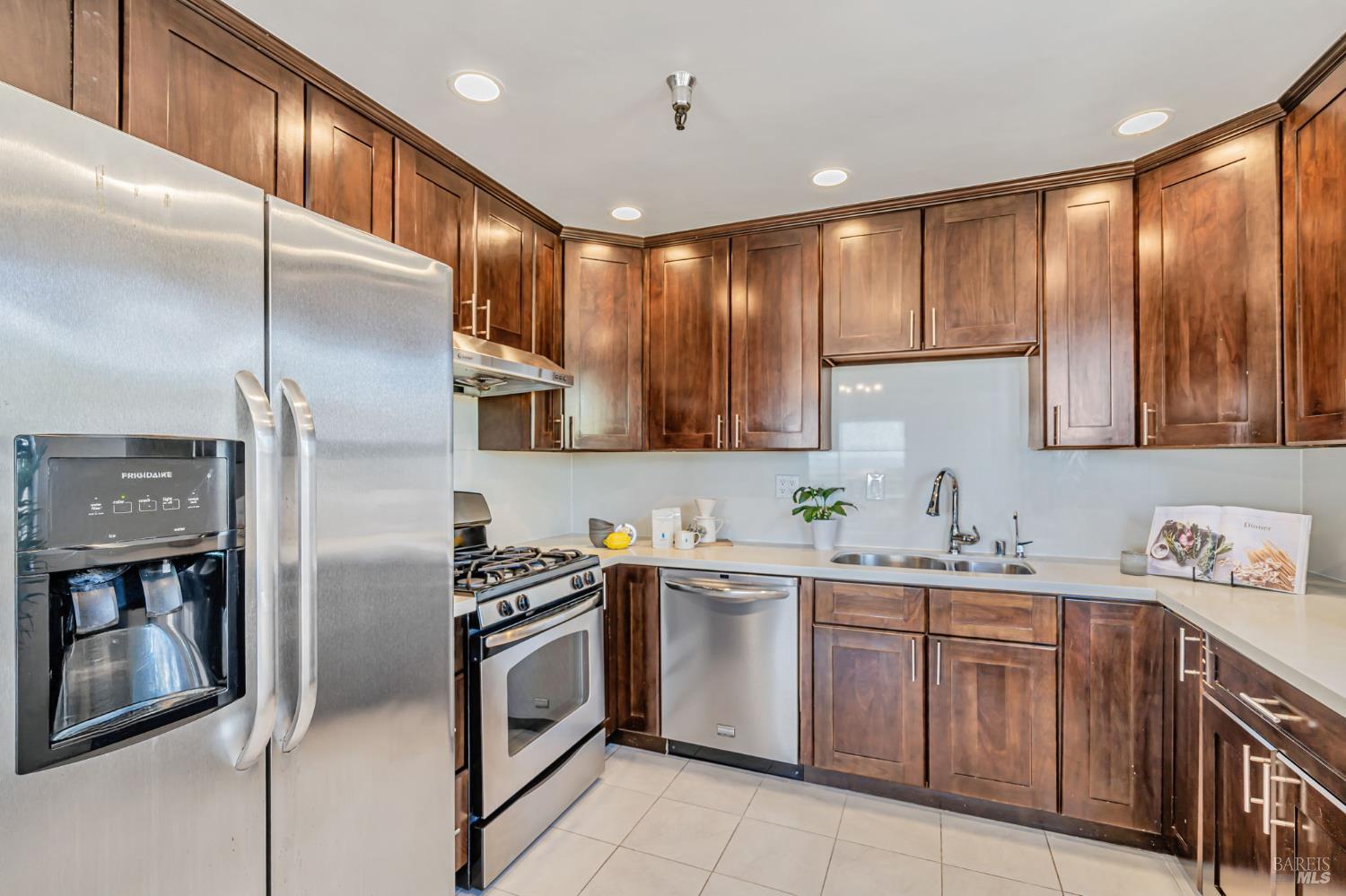 270 Channing Way, Unit 1 San Rafael, CA 94903 - Photo 8 of 32