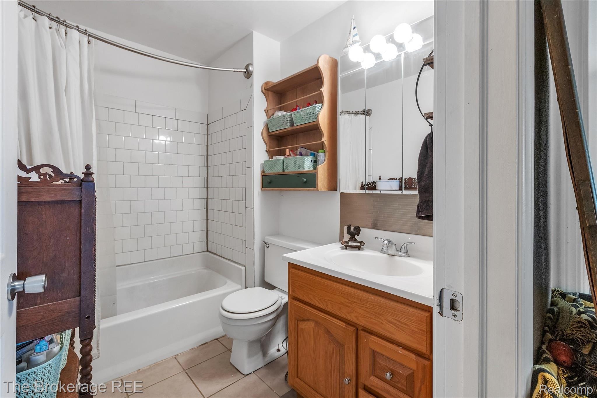 4080 Barnes Road Millington, MI 48746 - Photo 15 of 22 Full Bathroom