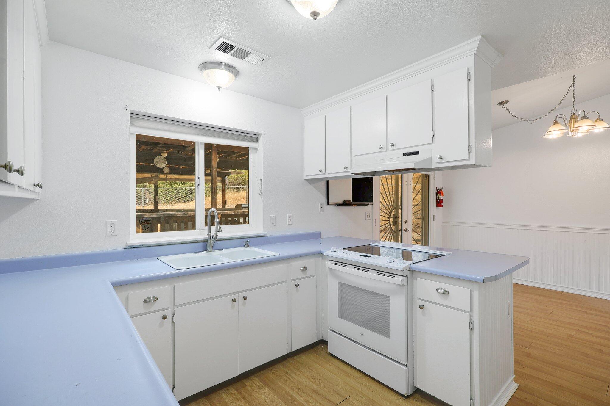 9466 Placer Road Redding, CA 96001 - Photo 6 of 27 7-web-or-mls-LZ0A0060