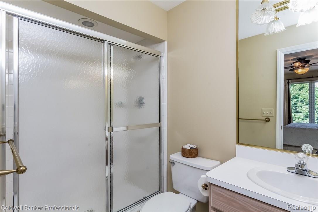 1425 Pebble Ridge Drive Rochester, MI 48307 - Photo 24 of 43 040-Private_Bath_for_Bedroom_Two-1829948-large.jpg