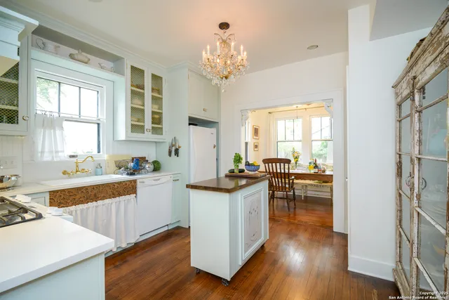 $2,550 | 114 West Huisache Avenue, San Antonio, TX 78212